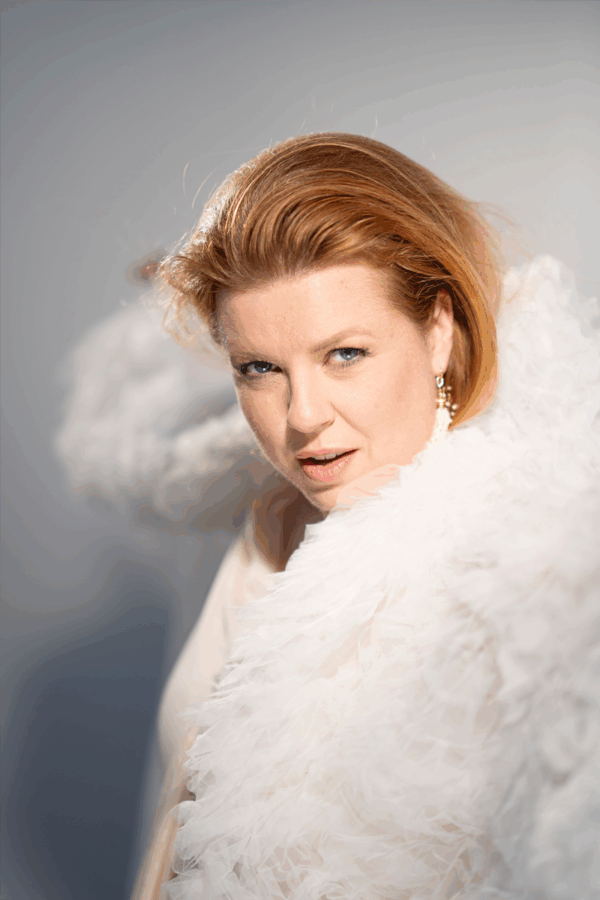 7.12.2025 19:00 <br> Home for Christmas | Simone Kopmajer + Steirische Volksmusiker